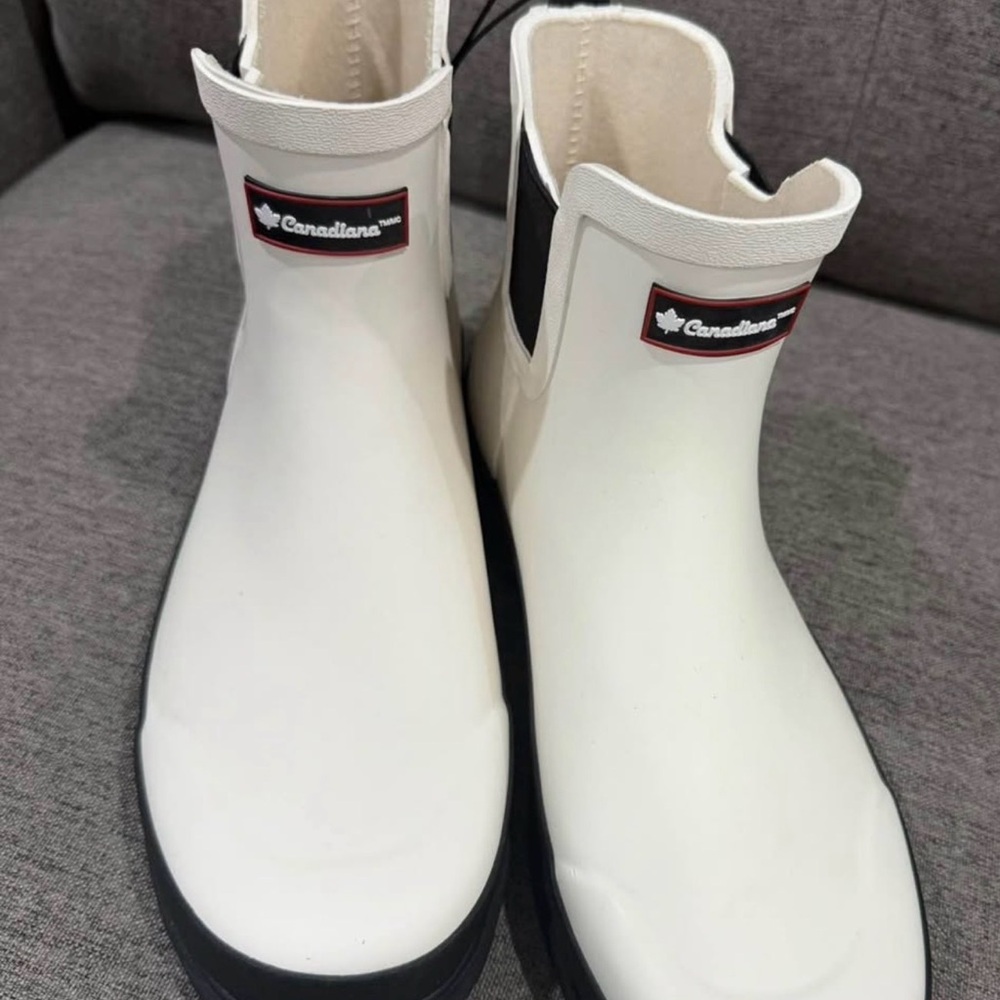 New Canadiana Women's White Rubber Ankle Boots - Size 10
